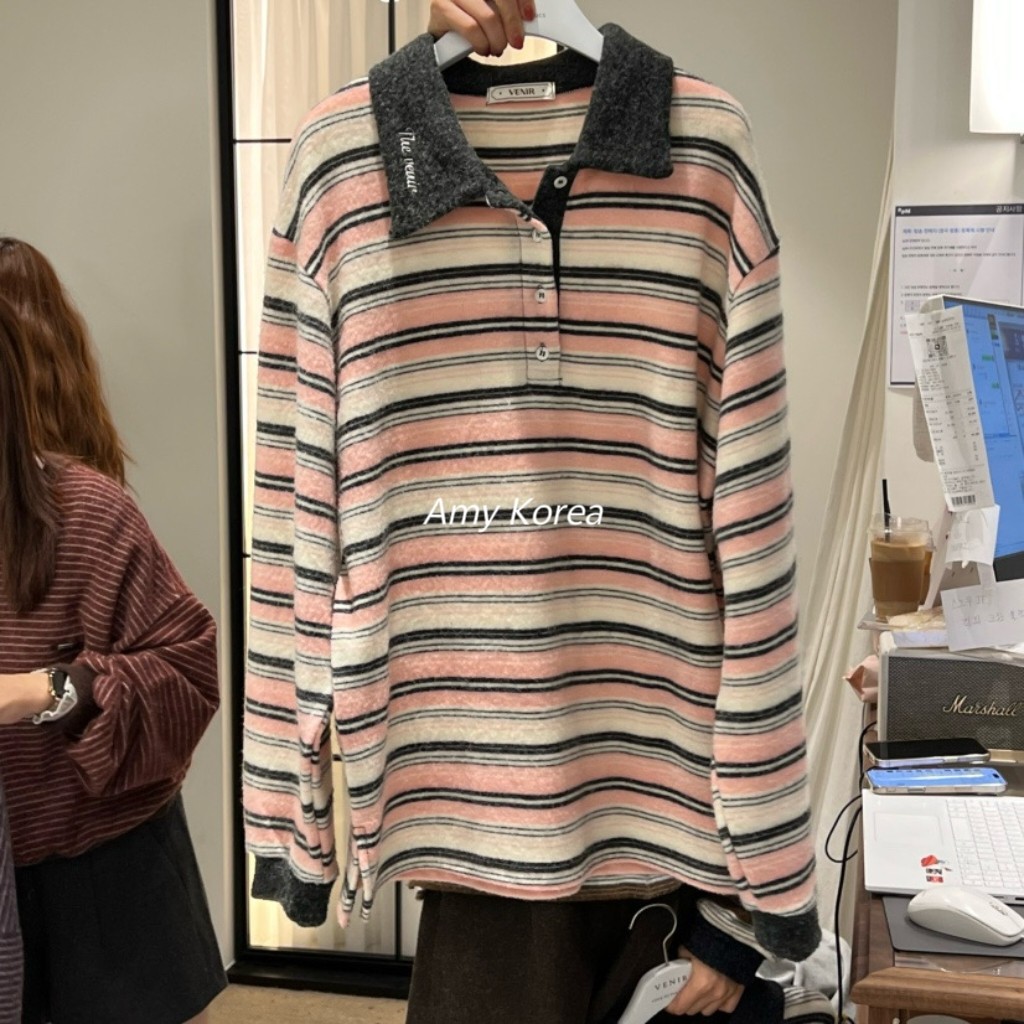 VENIR Amy韩代 25fw 东大门 刺绣英文翻领条纹 长袖t恤  不含腰包
