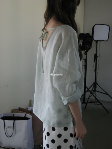 riveroom Amy韩代 26春夏 东大门 亚麻 露背系带 长袖衬衫 纯色