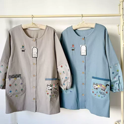 Kusuguru刺绣爬猫长袖围裙