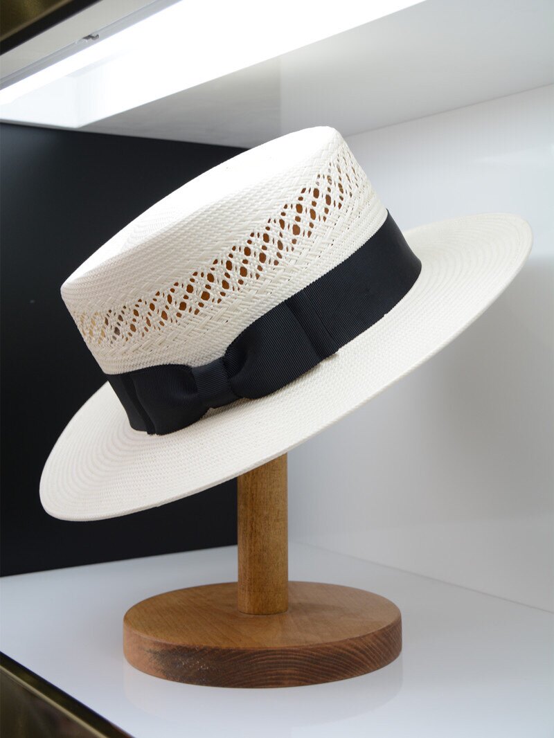 旗左 春夏新款平沿遮阳礼帽镂空编织三分草英伦风帽子百搭黑白