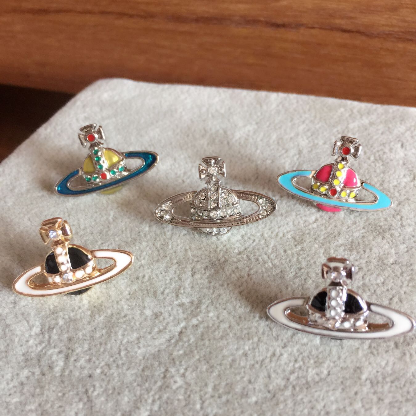 土星小胸针领标三件三件包邮