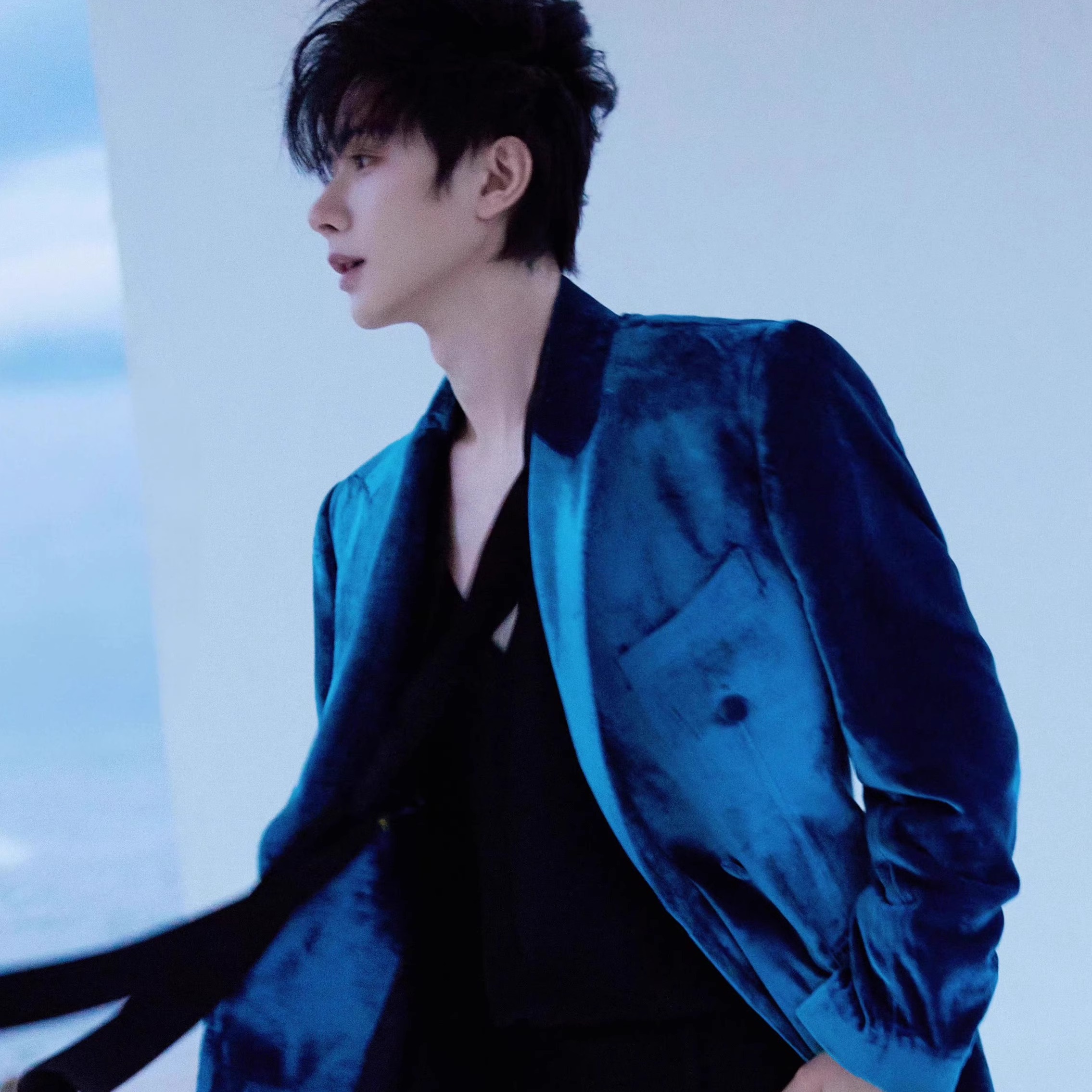 蓝丝绒男高级感时尚高端西服外套