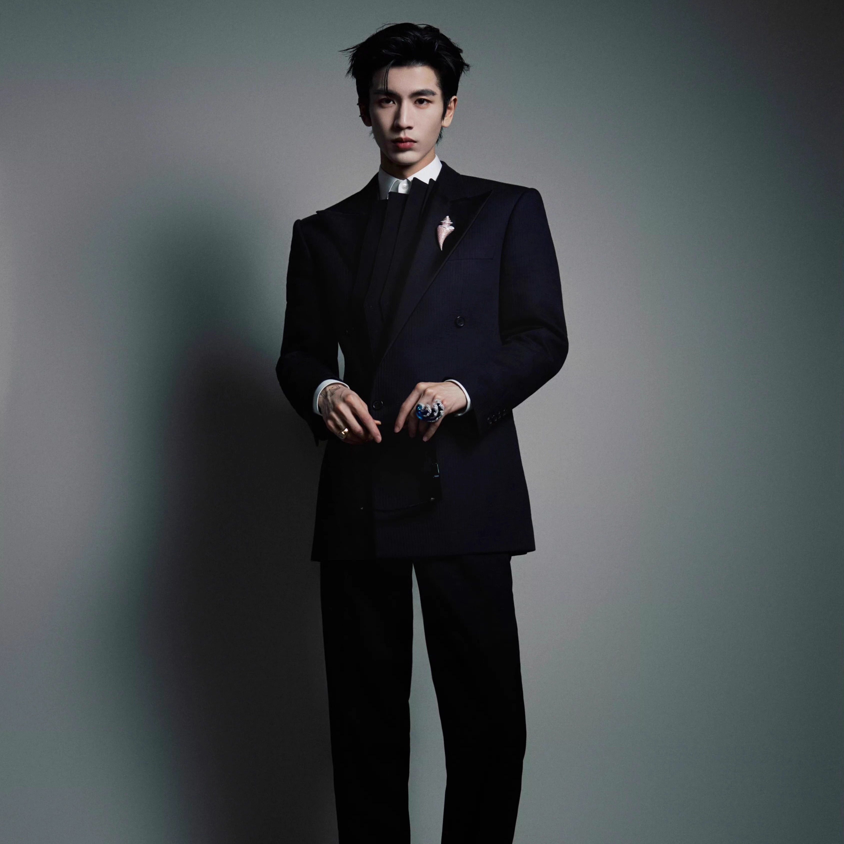 张凌赫明星同款男黑色西服马甲高级感时尚高端休闲精致西装套装潮,男装,休闲西服,淘宝优惠券,粉丝福利购,淘宝优惠卷
