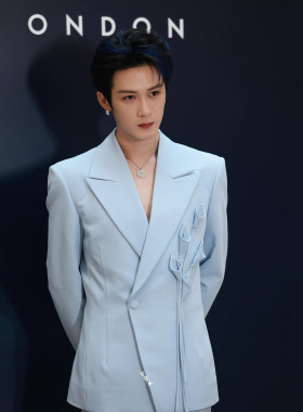 檀健次同款浅蓝色男士西服外套定制手工花秀款演出宴会西装外套潮