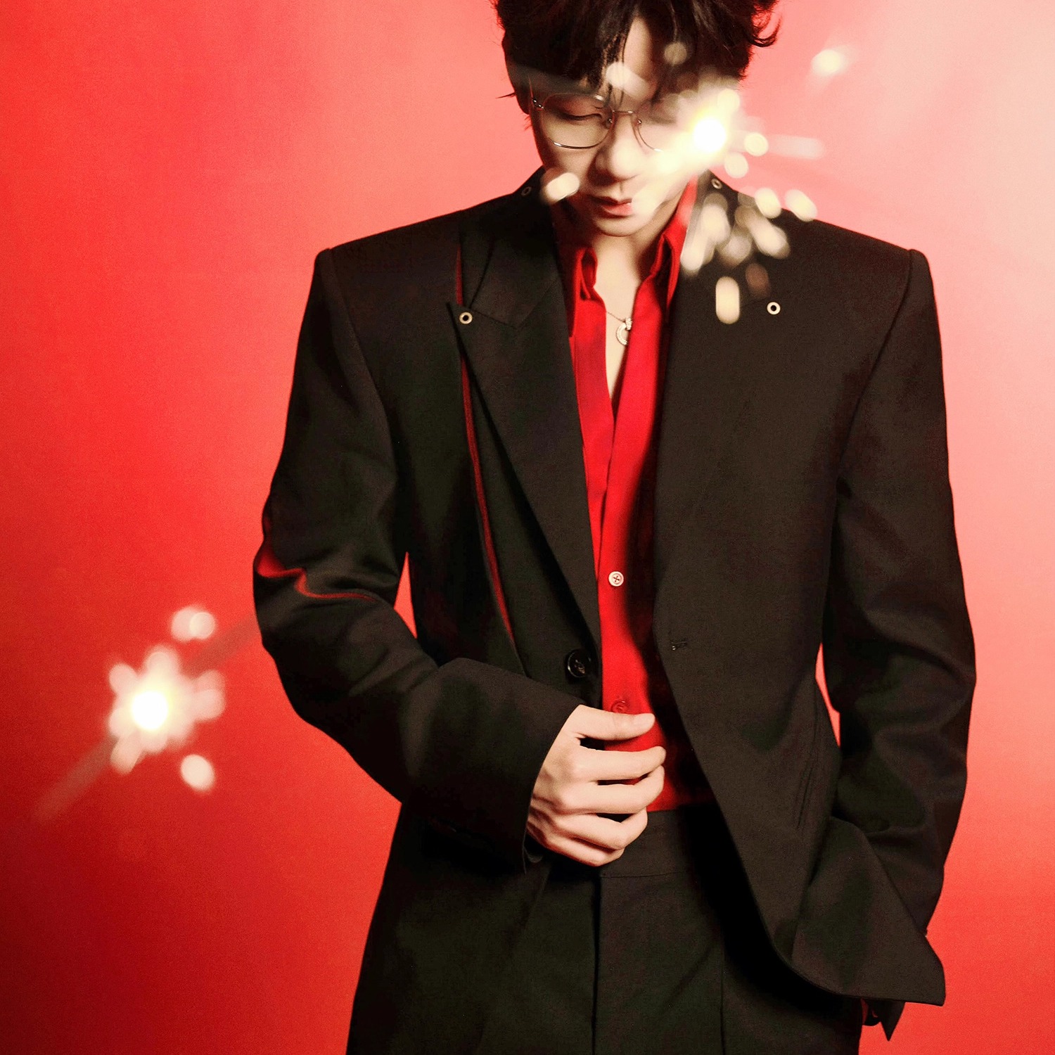 男士西装修身舞台演出