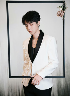 王俊凯明星同款男士纯手工嵌花黑领口白西服高端商务休闲西装潮牌