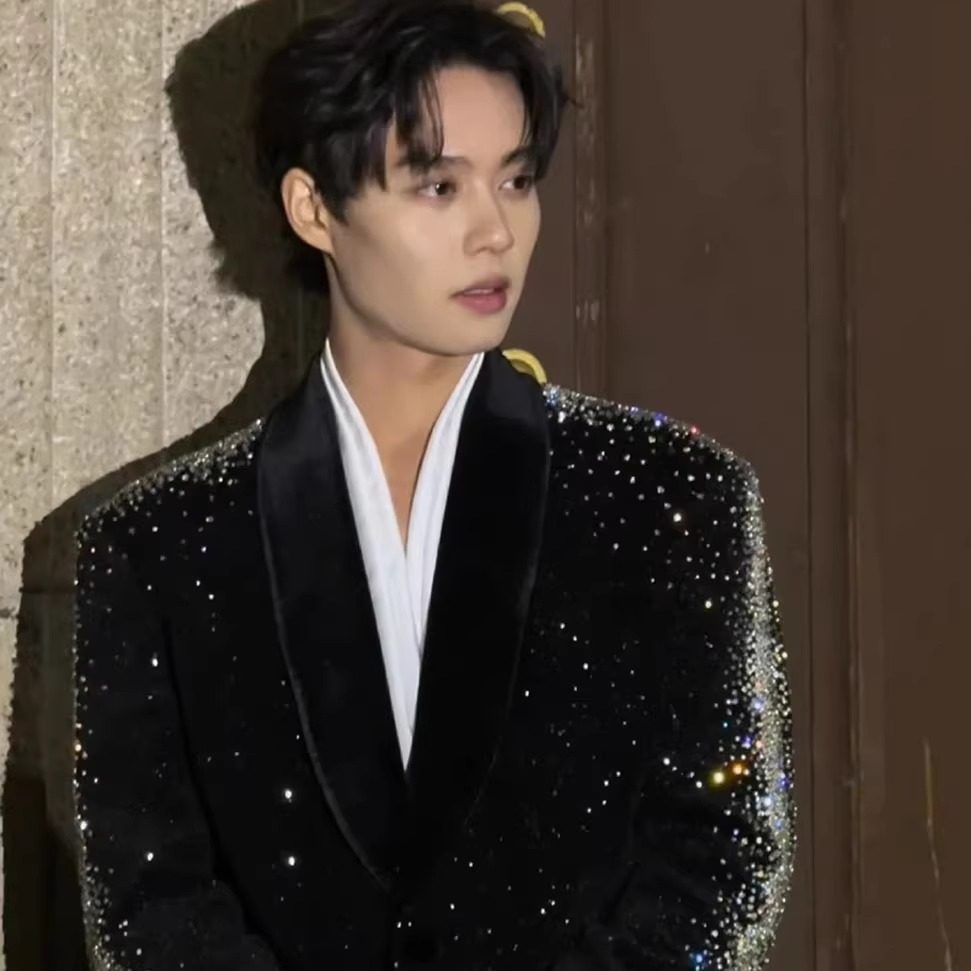 赵柯淳明星同款黑色满天星烫钻丝绒西装男宴会演出高级感西服套装,男装,休闲西服,淘宝优惠券,粉丝福利购,淘宝优惠卷