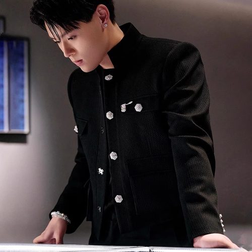 明星同款黑色高级感短款精致西服