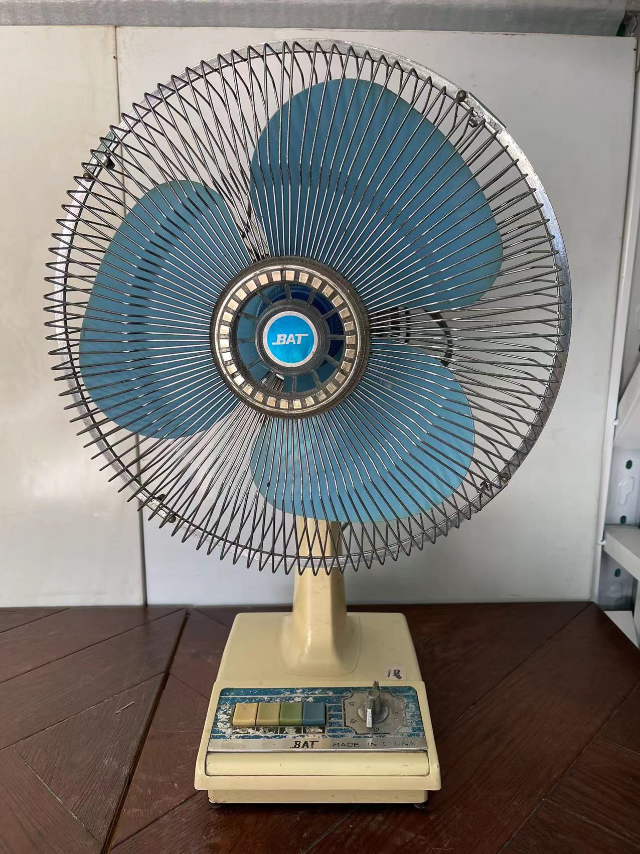 70 80 90年代装饰二手老物件 橱窗展览 影视道具 家电 老电电扇