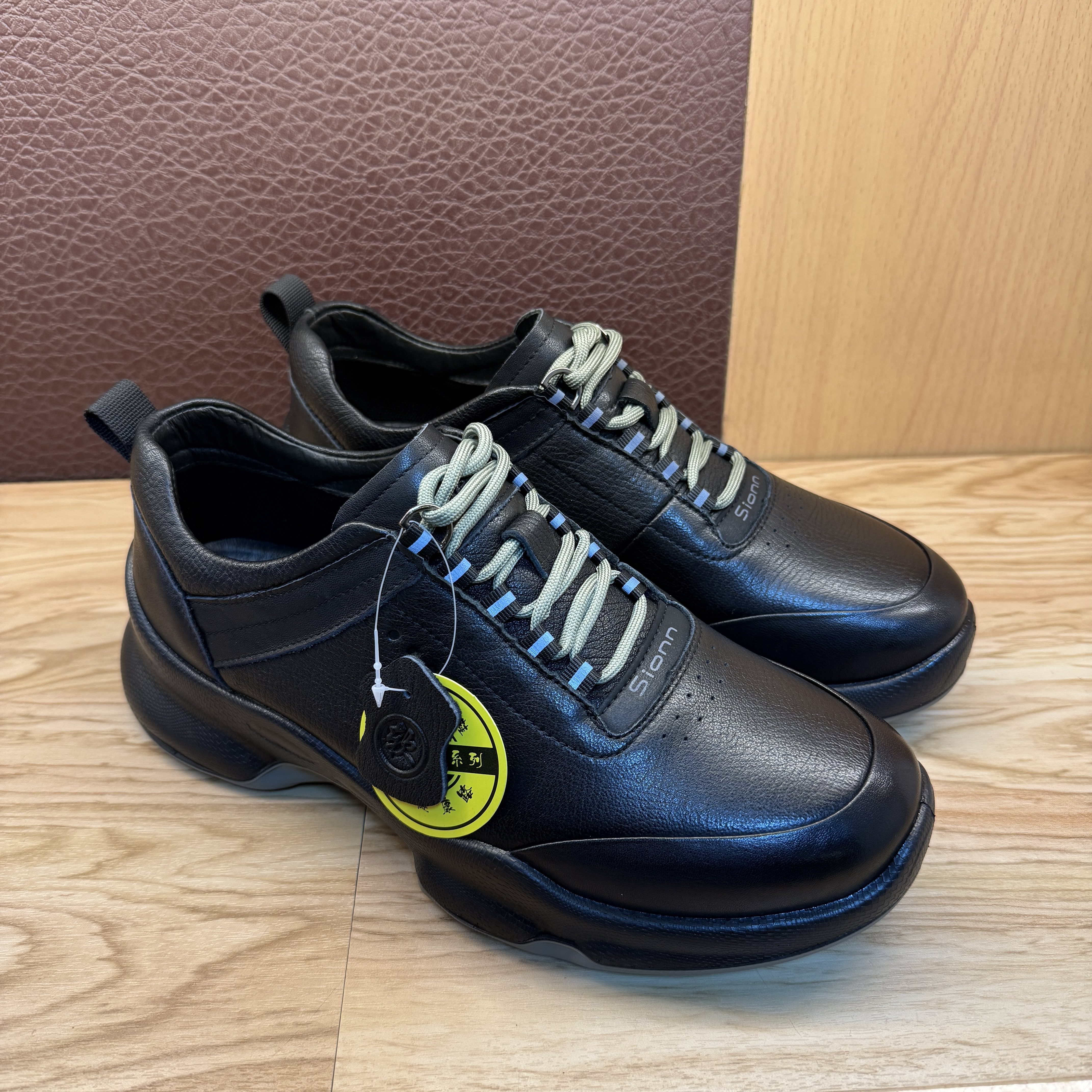 外贸头层牛皮厚底防滑耐磨运动休闲鞋2026新款商场同款户外健步鞋,流行男鞋,时尚休闲鞋,淘宝优惠券,粉丝福利购,淘宝优惠卷