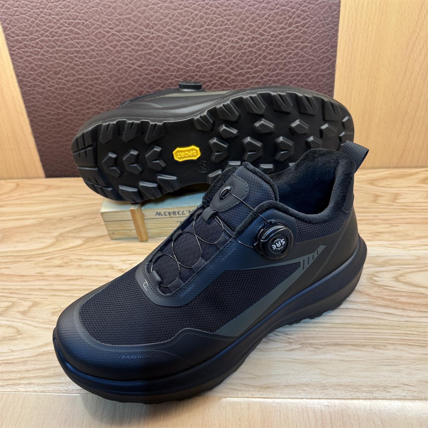 外贸飞织厚底加绒保暖运动休闲鞋秋冬款防寒户外防滑螺旋扣健步鞋