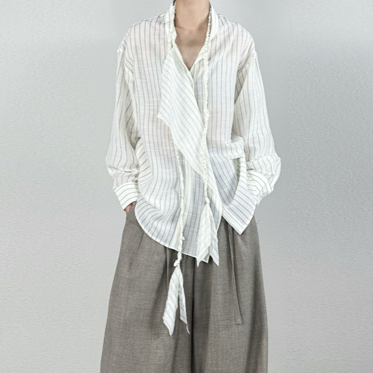 尢系UXI 2025早秋复古竖条纹立领设计腰带编织装饰宽松休闲衬衫