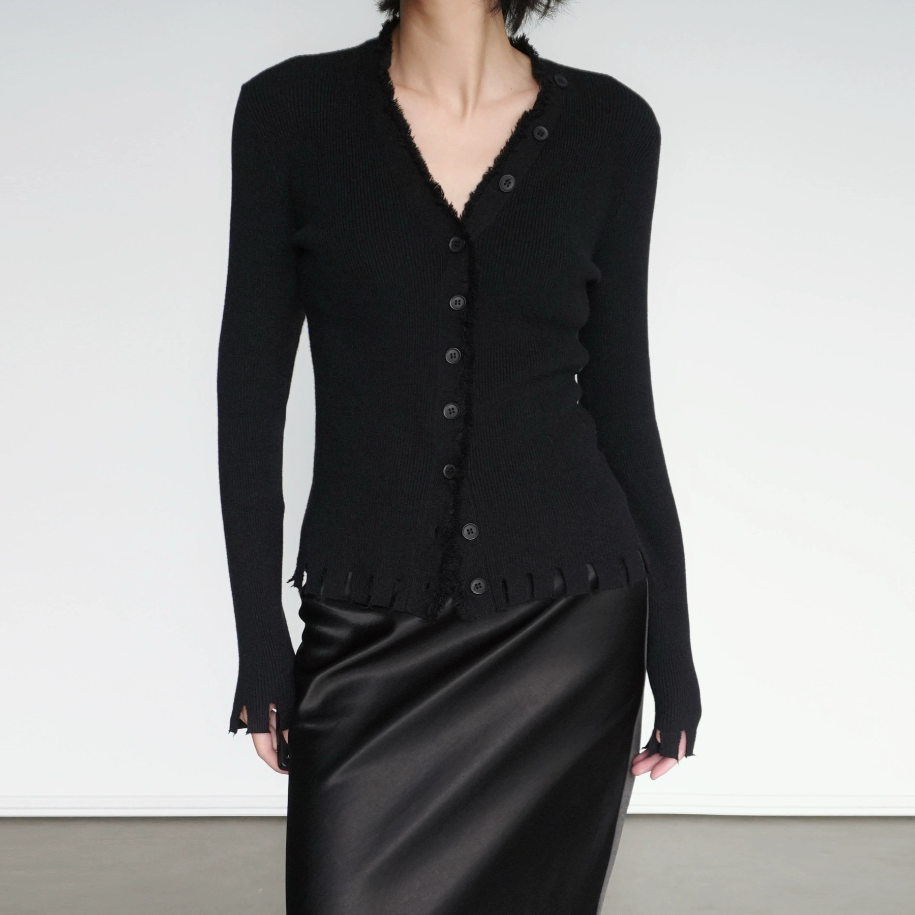 尢系UXI  法式长袖针织开衫V领破坏毛边显瘦百搭打底衫收腰上衣,女装/女士精品,毛针织衫,淘宝优惠券,粉丝福利购,淘宝优惠卷