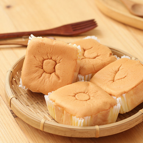 本鸡蛋蜂蜜牛乳味蛋糕面包早餐
