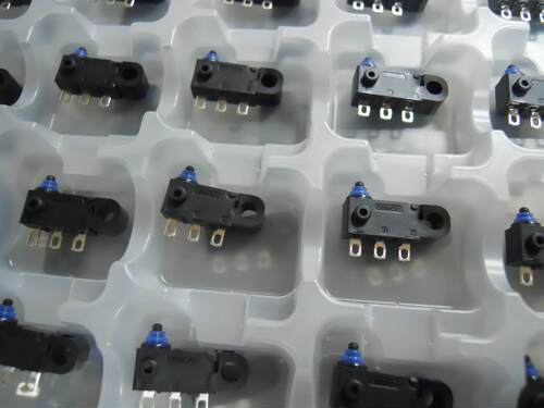 D2HW-C201H 欧姆龙 OMRON D2HW-C261H 微动 密封 防水 限位开关