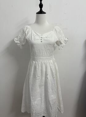 LZHOUSE夏末清货第一波法式温柔风方领刺绣碎花连衣裙 70两件