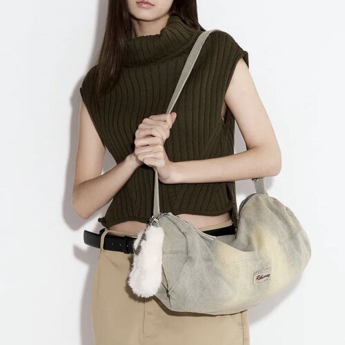 Robinmay 復古丹寧流浪包附毛毛吊飾