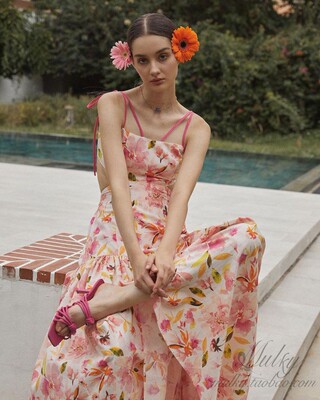 花朵露背度假吊带连衣裙长裙