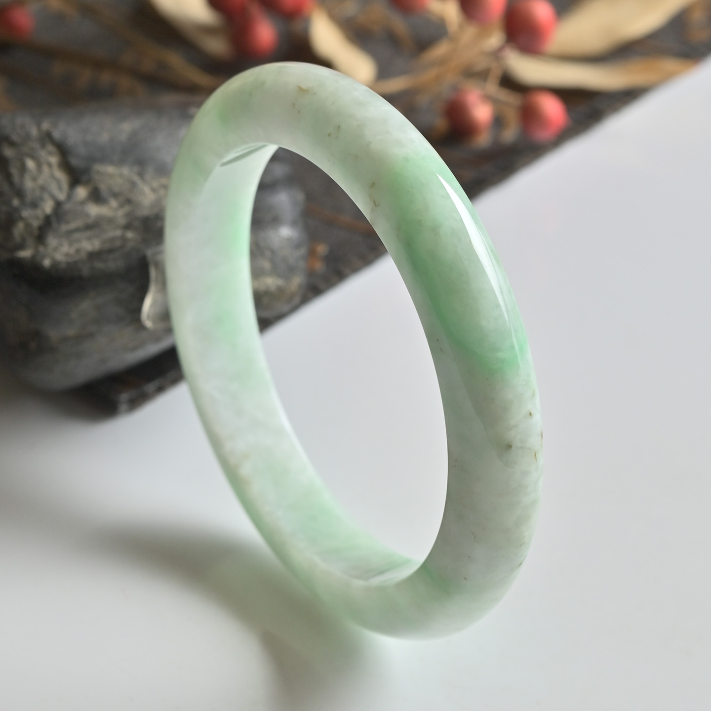 清仓天然A货翡翠手镯冰糯种浅阳绿玉镯子女58缅甸玉手镯一物一图