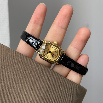 2026新款手表女士女款石英表复古小金表轻奢小众表ins高级女腕表