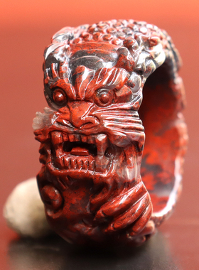 戒指把玩精雕龙戒戒指桂林鸡血玉石乾坤料黑底红18内径13*6mm9g