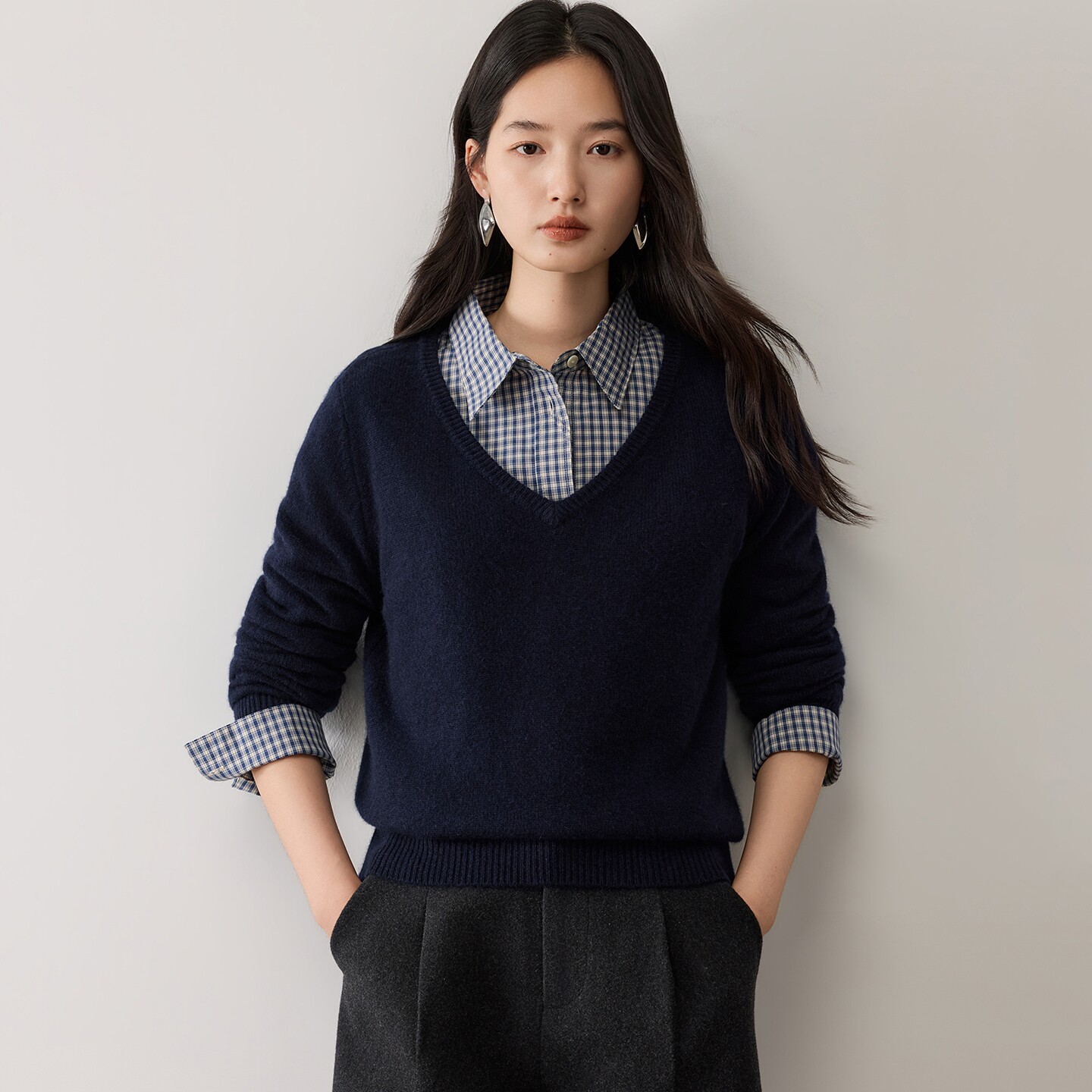 学院风文艺v领女羊绒衫长袖秋冬保暖配衬衫毛衣上衣套头百搭外穿