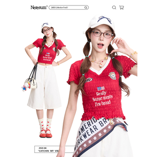 运动风修身 T恤女夏季 显瘦球服上衣 复古褶皱V领短袖 NERESUM美式