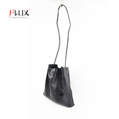 小荷纹 流 单肩斜挎极简暗黑羊皮水桶女包 荷 系列 FLUX 蒋卓