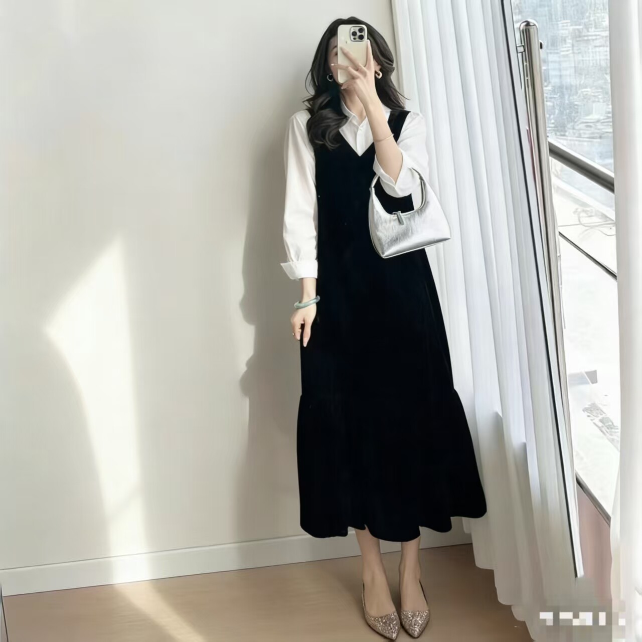 减龄感甜美系春夏季女人味真丝丝绒连衣裙V领吊带背心小黑裙长裙