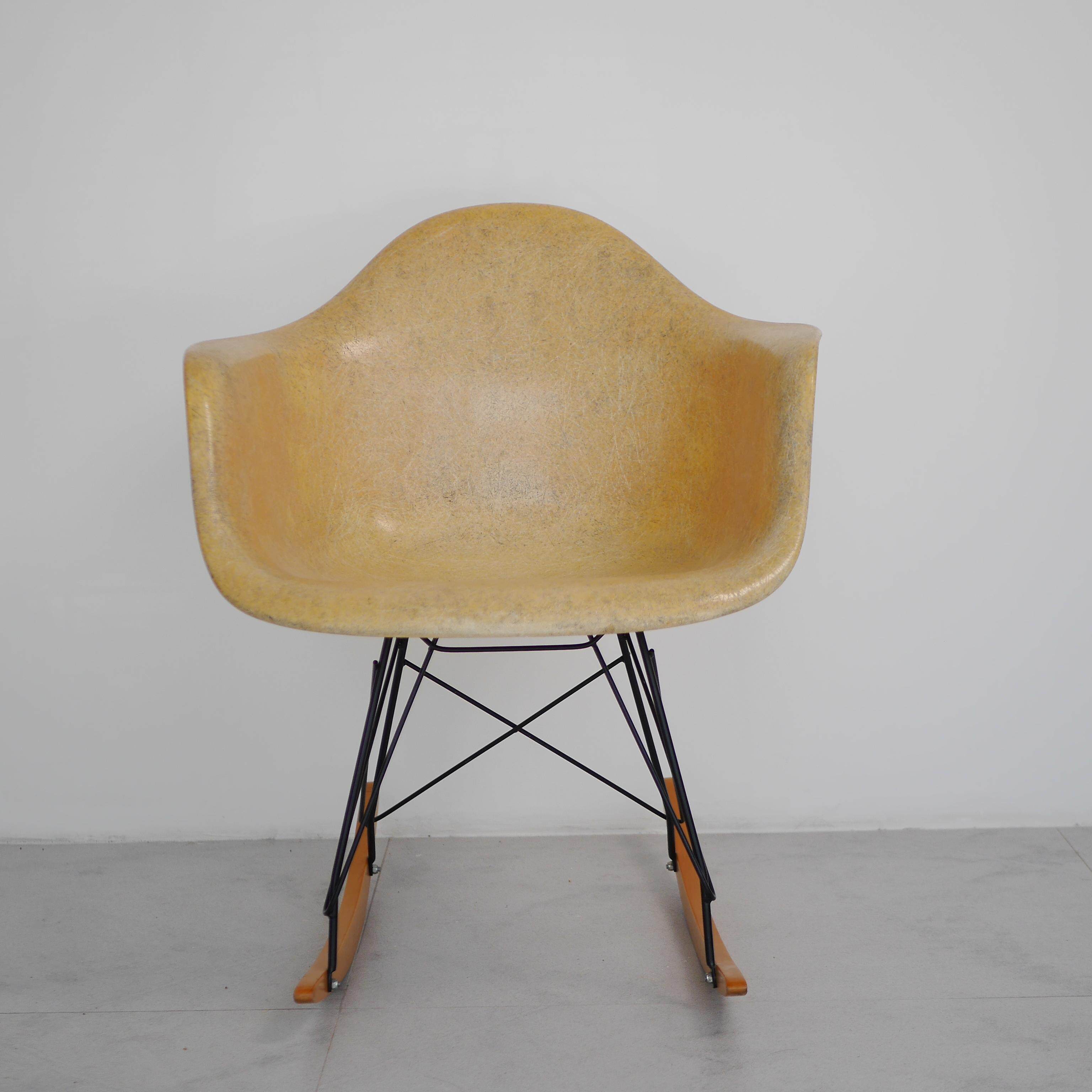 Herman Miller产60S ZenithPlastics工艺 著名设计Eames 休闲摇椅