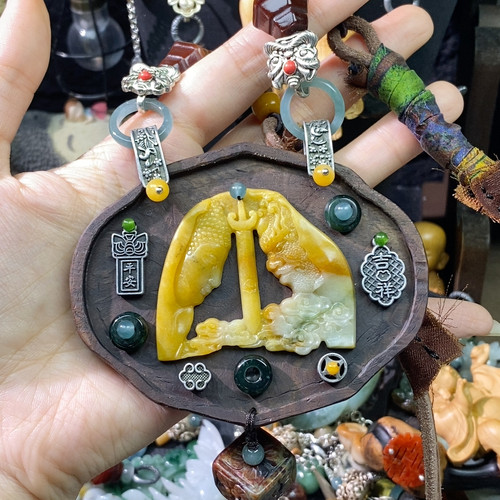天然黄翡一念之间木镶锁牌一套
