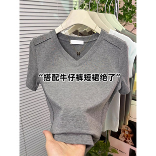 别致正肩V领短袖 精致上衣ins t恤2025设计感显瘦百搭经典 纯色时尚