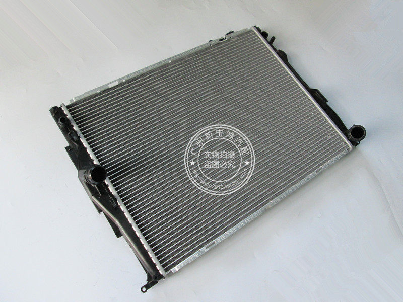 适用宝马3系e46 318i 320i 325i 330i水箱防冻液散热器01-04年e46