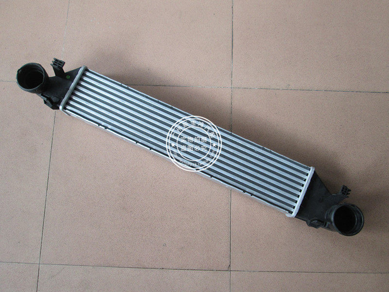 适用奔驰C级W203 C180 C200 C220 C280 C300中冷器 涡轮增压器