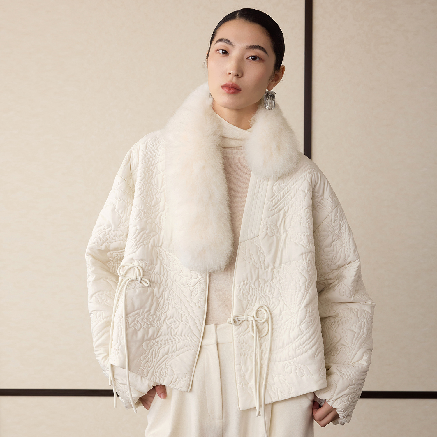 新中式羊毛绗棉绣花交襟棉服