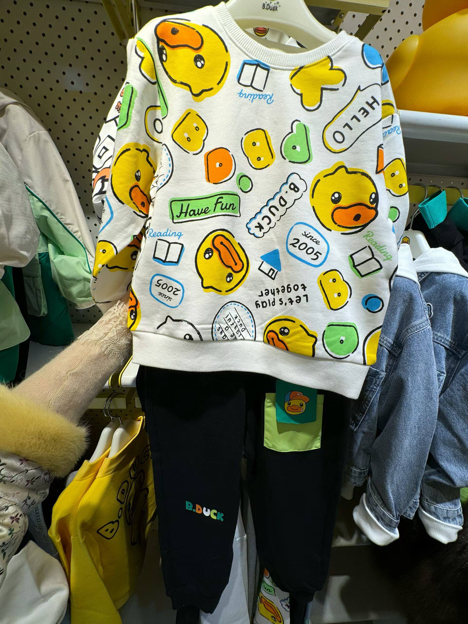 特处理小黄鸭春秋纯棉长袖卫衣男女大童装休闲上衣1508517薄内搭