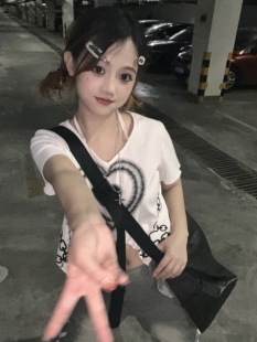 梨屋pearhouse 原创亚文化辣妹不规则下摆挂脖短袖t恤 显瘦纯棉