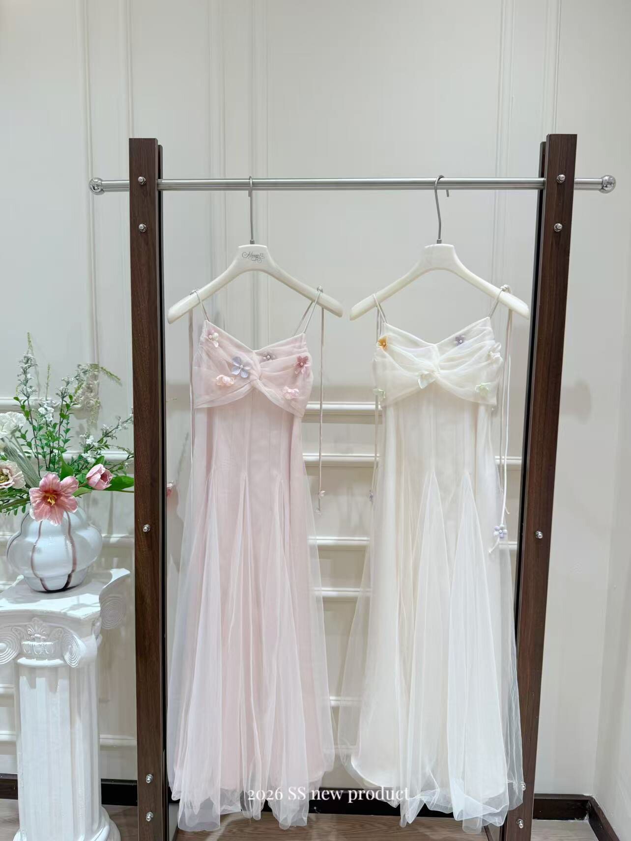 2026女装春夏法式重工立体花朵吊带网纱连衣裙长裙度假风大裙摆仙