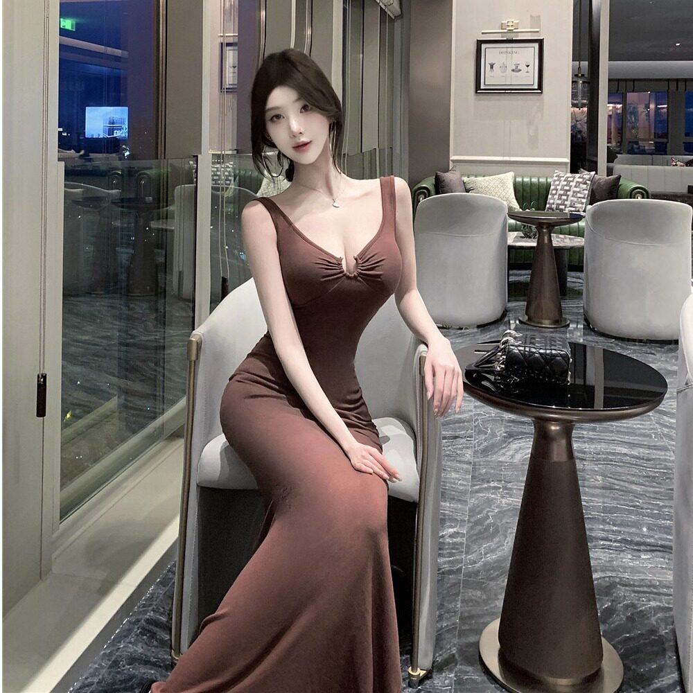 高级感气质咖啡色礼服裙女夏季新款名媛性感露背度假包臀裙子