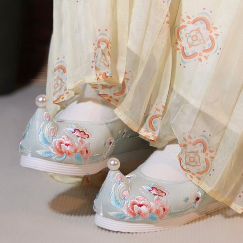 江南朱记汉服鞋内增高绣花鞋