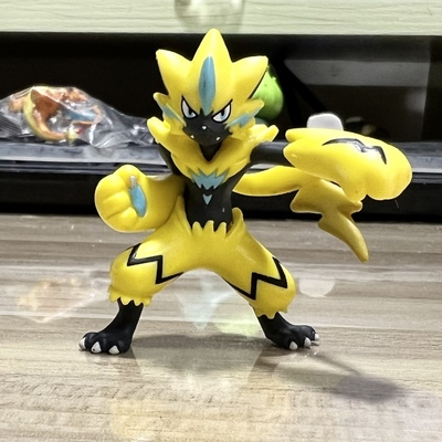 神奇宝贝宠物小精灵口袋怪物公仔TOMY捷拉奥拉电猫5.5厘米