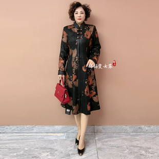 中老年妈妈春装外套2026新款鹿皮绒中长款修身显瘦洋气碎花风衣女