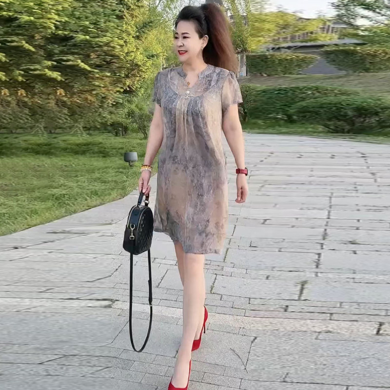 气质妈妈时尚大码宽松减龄连衣裙