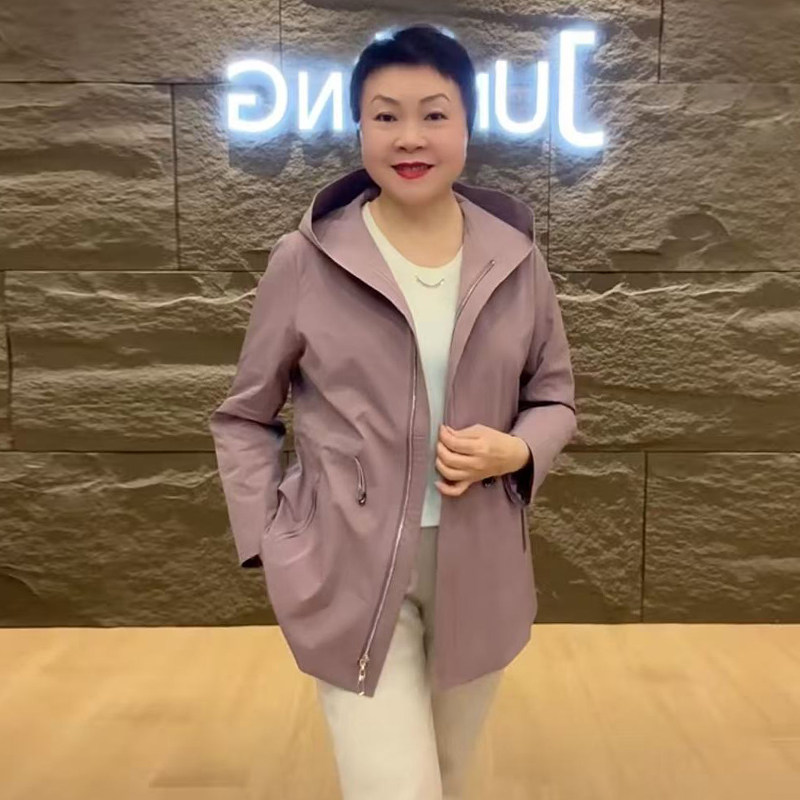 中年洋气妈妈装中长款风衣2026春装新款时尚中老年女上衣春秋外套