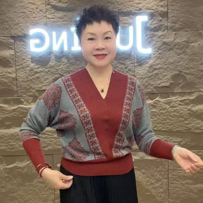 高品质!气质妈妈拼色蝙蝠针织衫