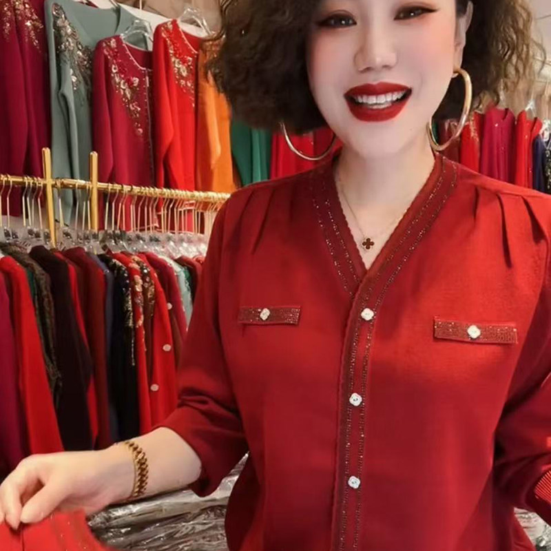 2026早春季新款洋气减龄V领烫钻排扣冰丝减龄针织衫长袖毛衣上衣,女装/女士精品,毛针织衫,淘宝优惠券,粉丝福利购,淘宝优惠卷