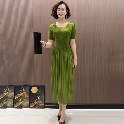 显瘦褶皱连衣裙女纯色压皱时尚减龄白搭气质高贵夏季薄款冰丝裙