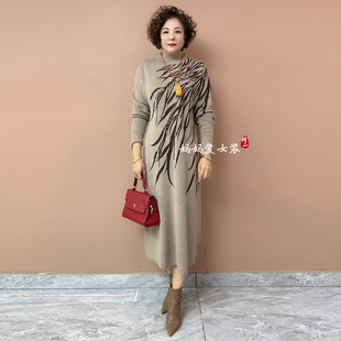 高级感气质长袖毛衣裙女2025秋冬新款宽松遮肚长款过膝针织连衣裙