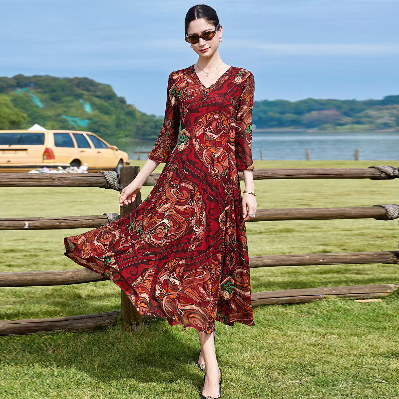 中年洋气妈妈春装碎花连衣裙2026夏季新款收腰显瘦修身大码长裙子