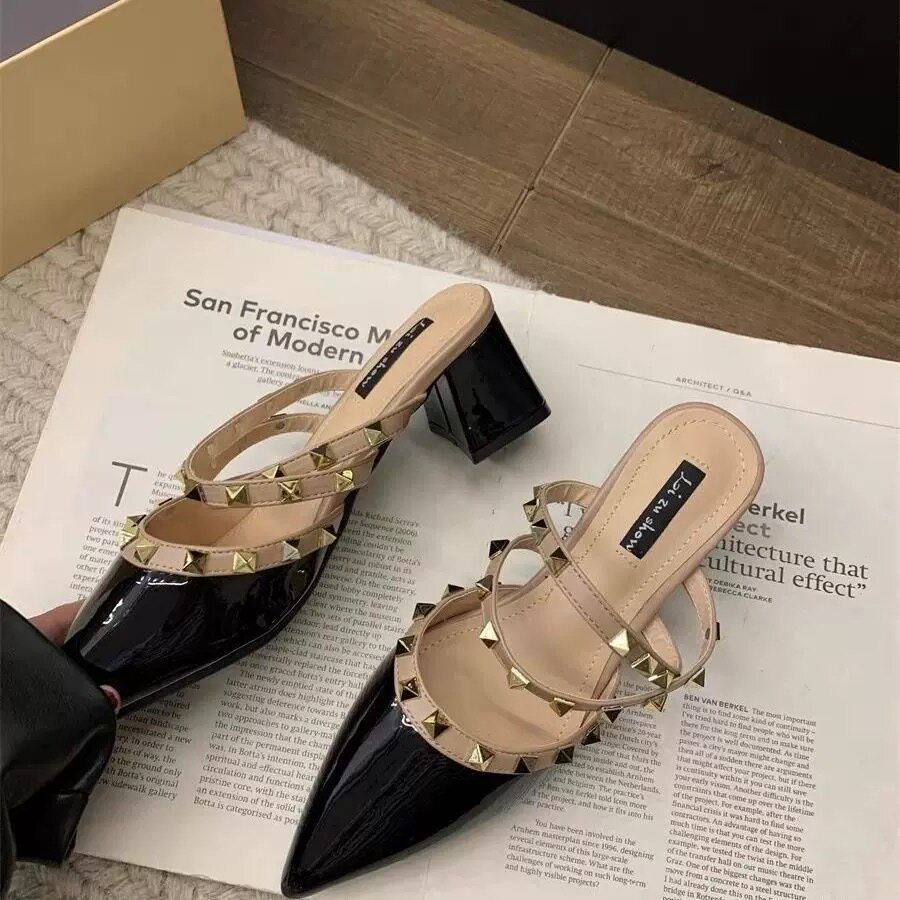 小香风铆钉尖头粗跟包头半拖女